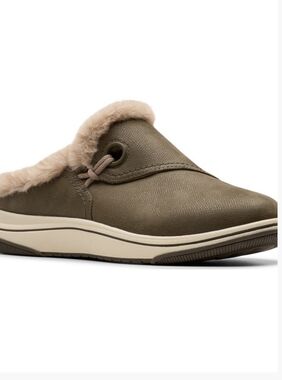 Clarks Cloudsteppers Breeze Myth Slippers